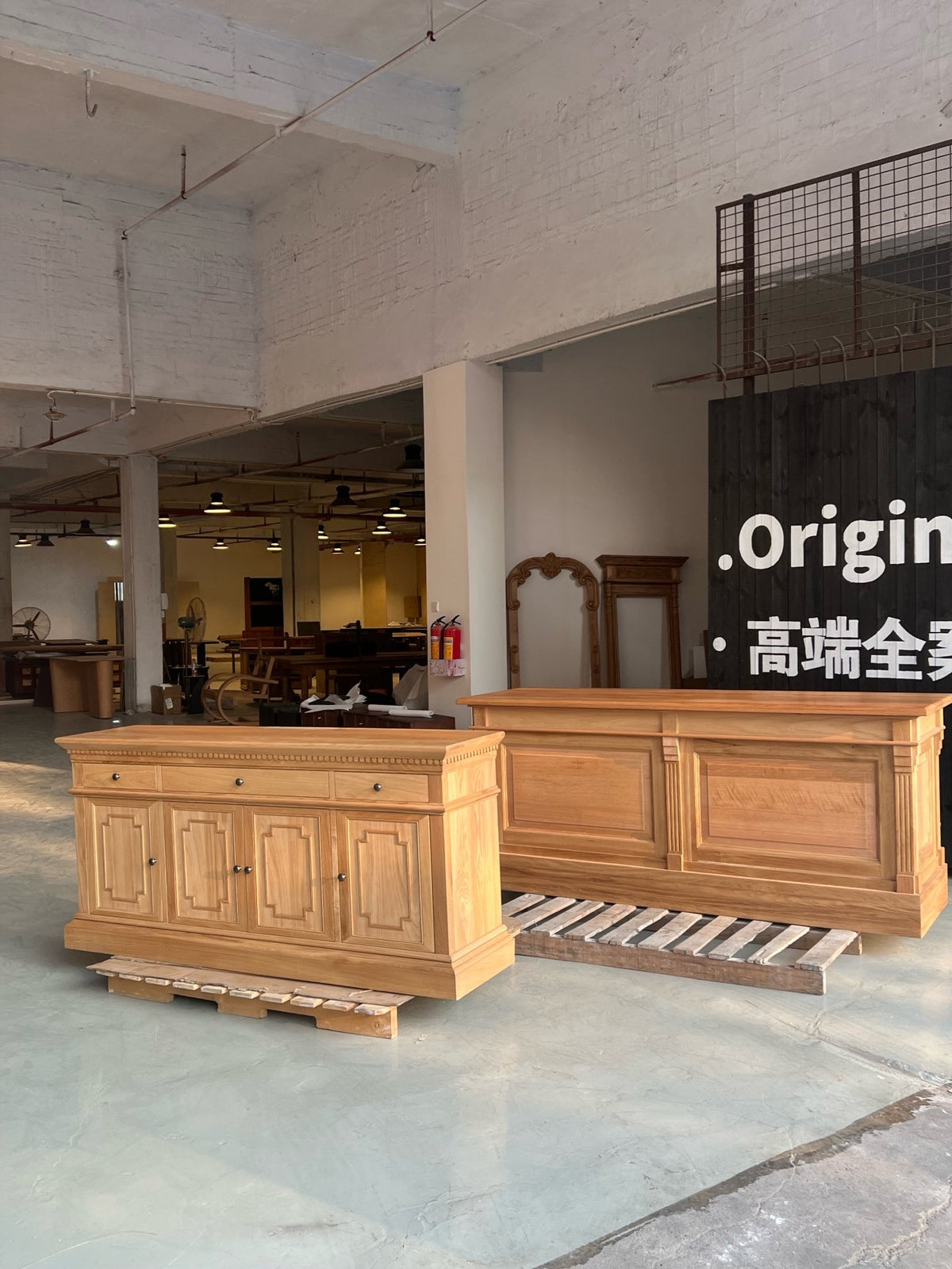 Why Do Overseas Clients Customize Soho Home-Style Beds and Nightstands Together?