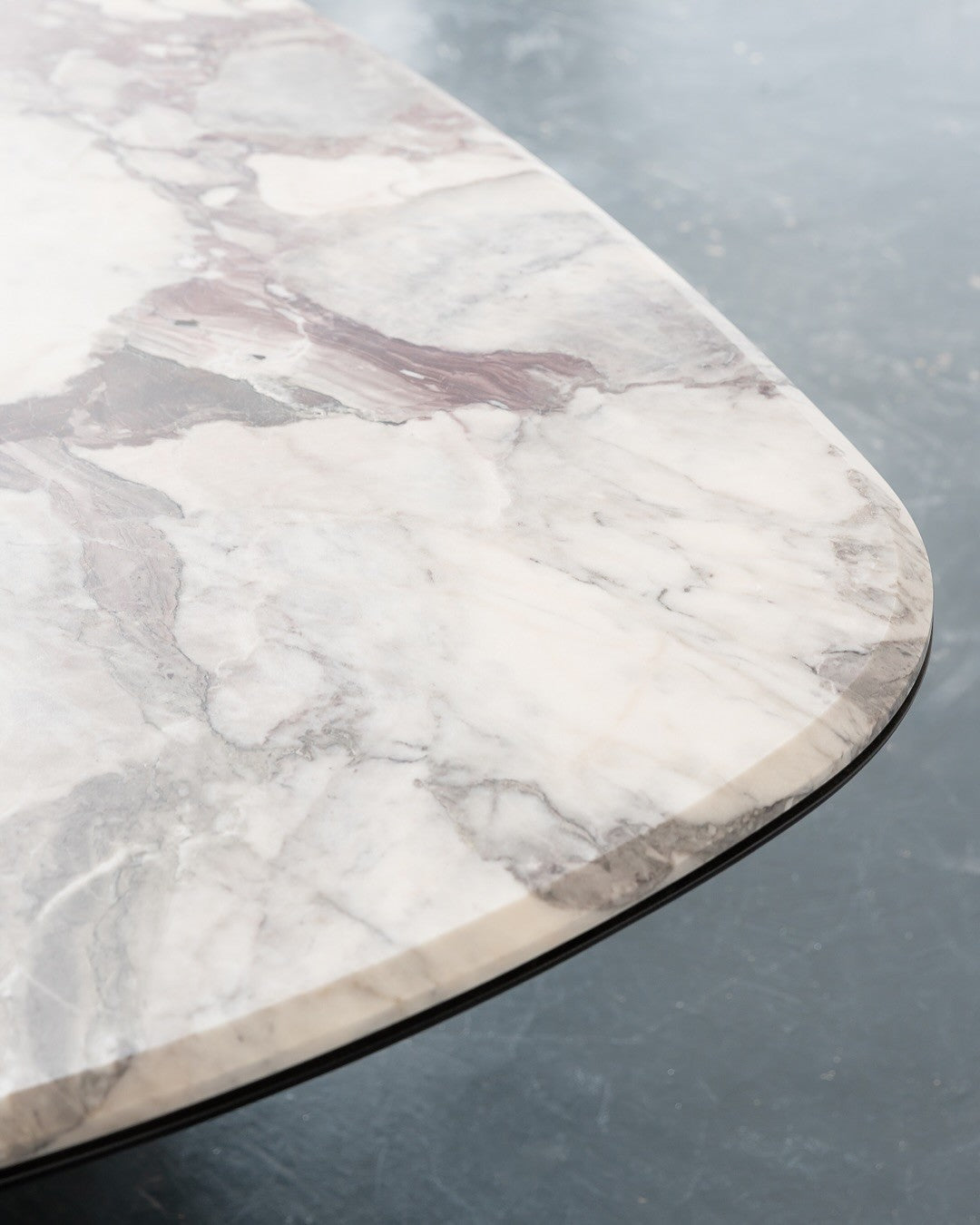Calacatta Oval Dining Table detail image 3