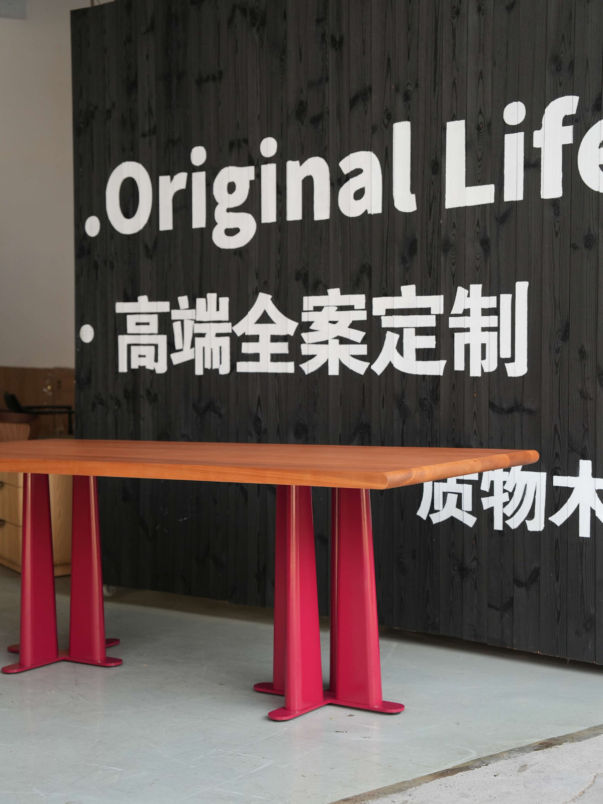 Vermilion Beam Dining Table detail image 4
