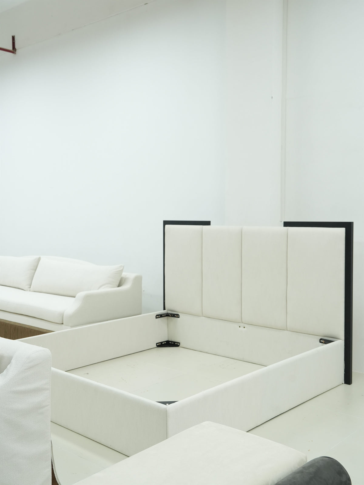 Ivory Rail Platform Bed detail image 5