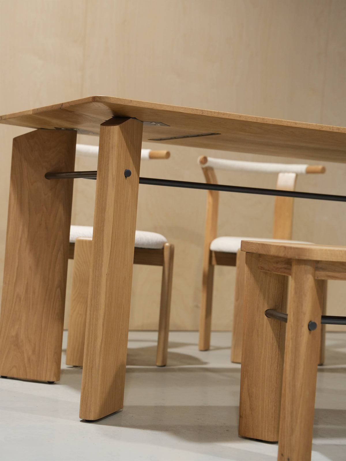 Nordic Oak Dining Table detail image 3