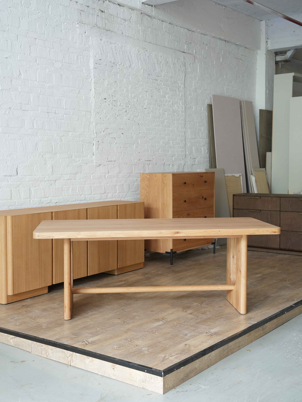 Loop Oak Dining Table detail image 2