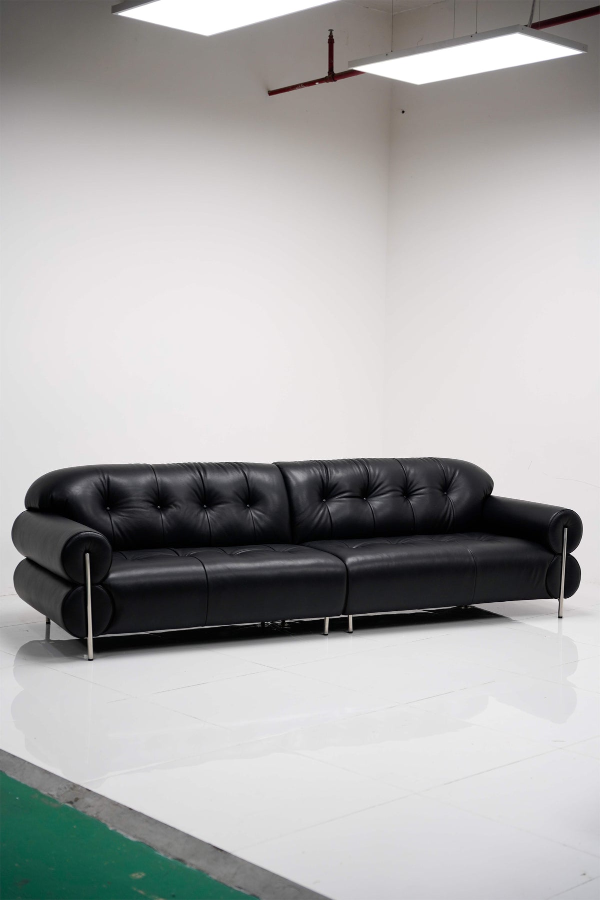 Black Chesterfield Sofa detail image 3