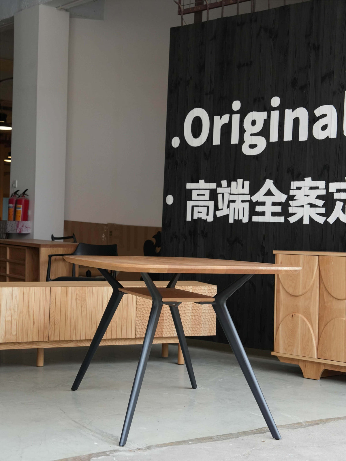 Aero Oak Dining Table detail image 3