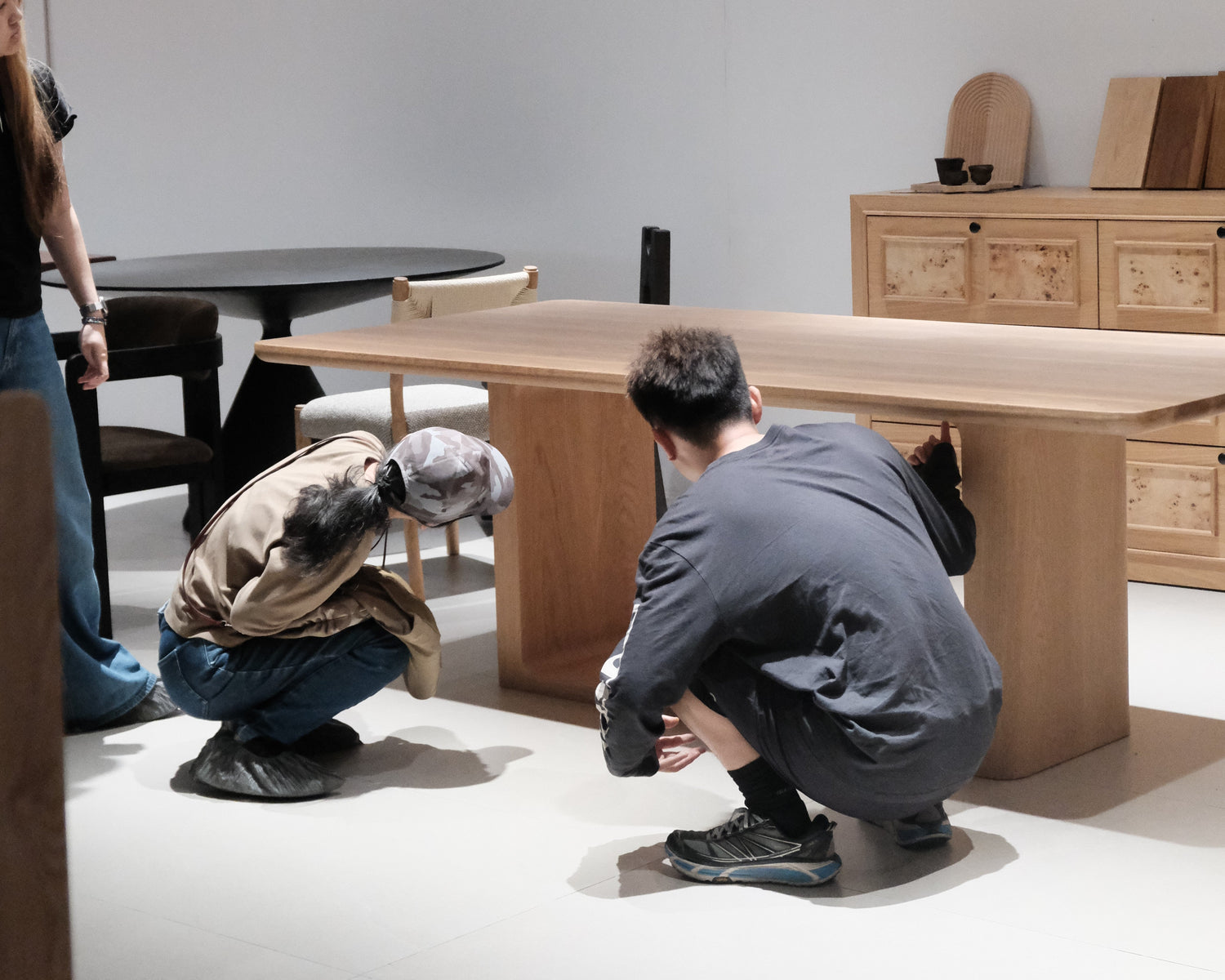 Custom Furniture Manufacturer vs Sourcing Agent in China