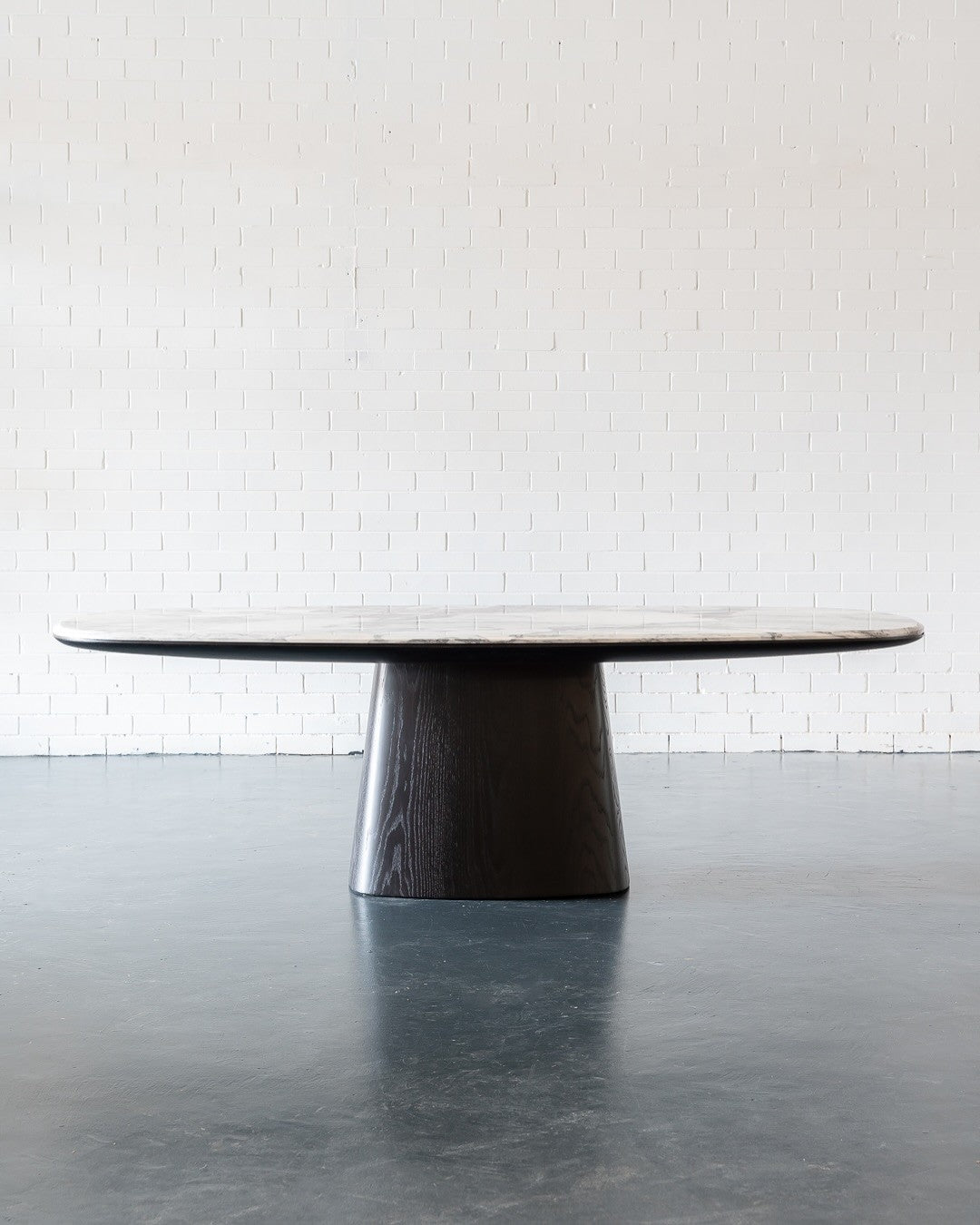 Calacatta Oval Dining Table detail image 4