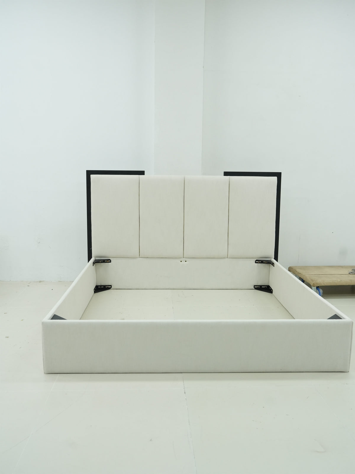 Ivory Rail Platform Bed detail image 2