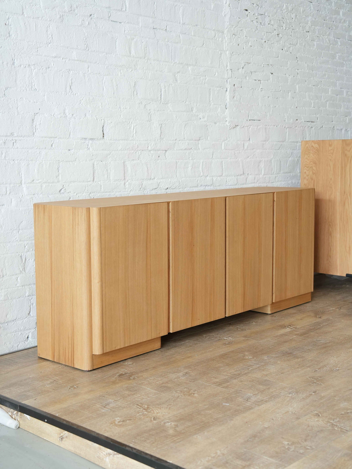 Linear Oak Sideboard detail image 3