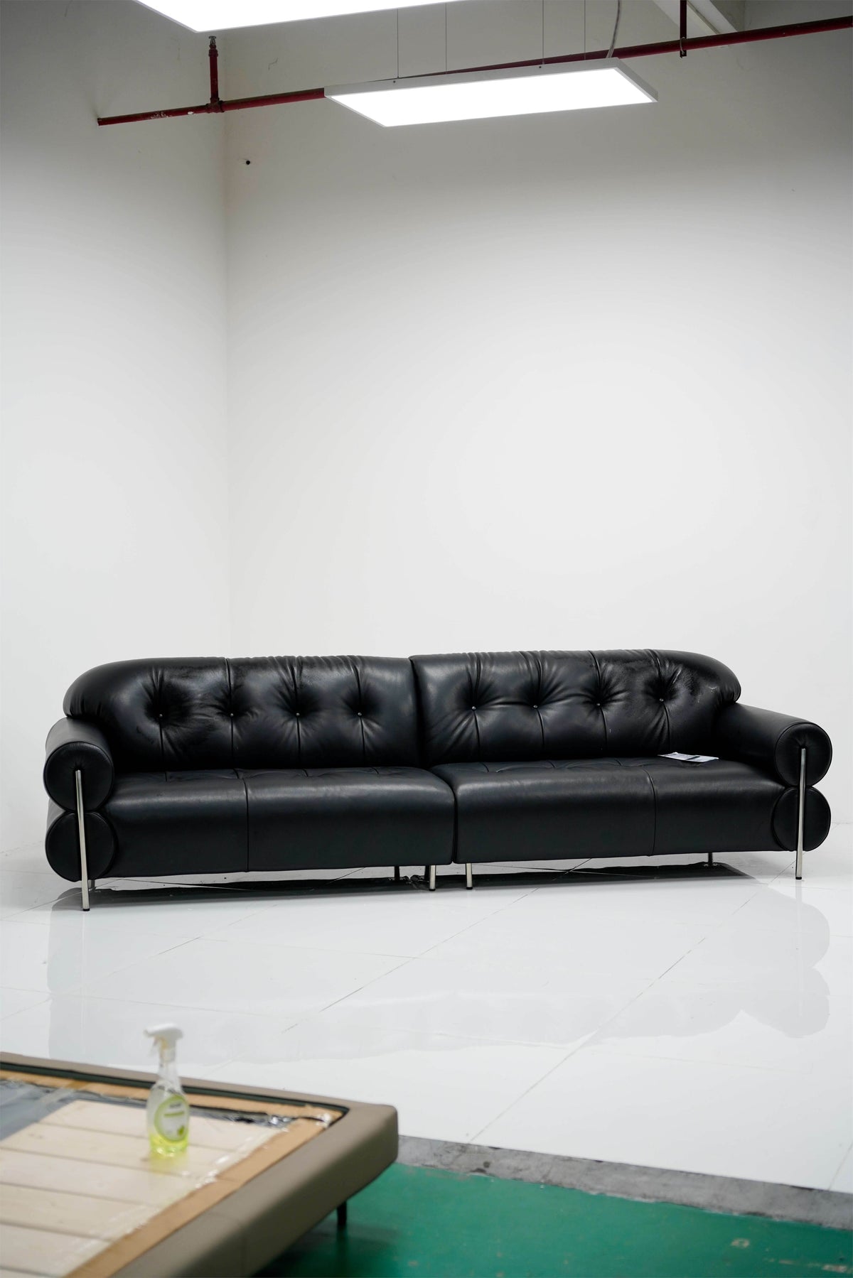 Black Chesterfield Sofa detail image 5