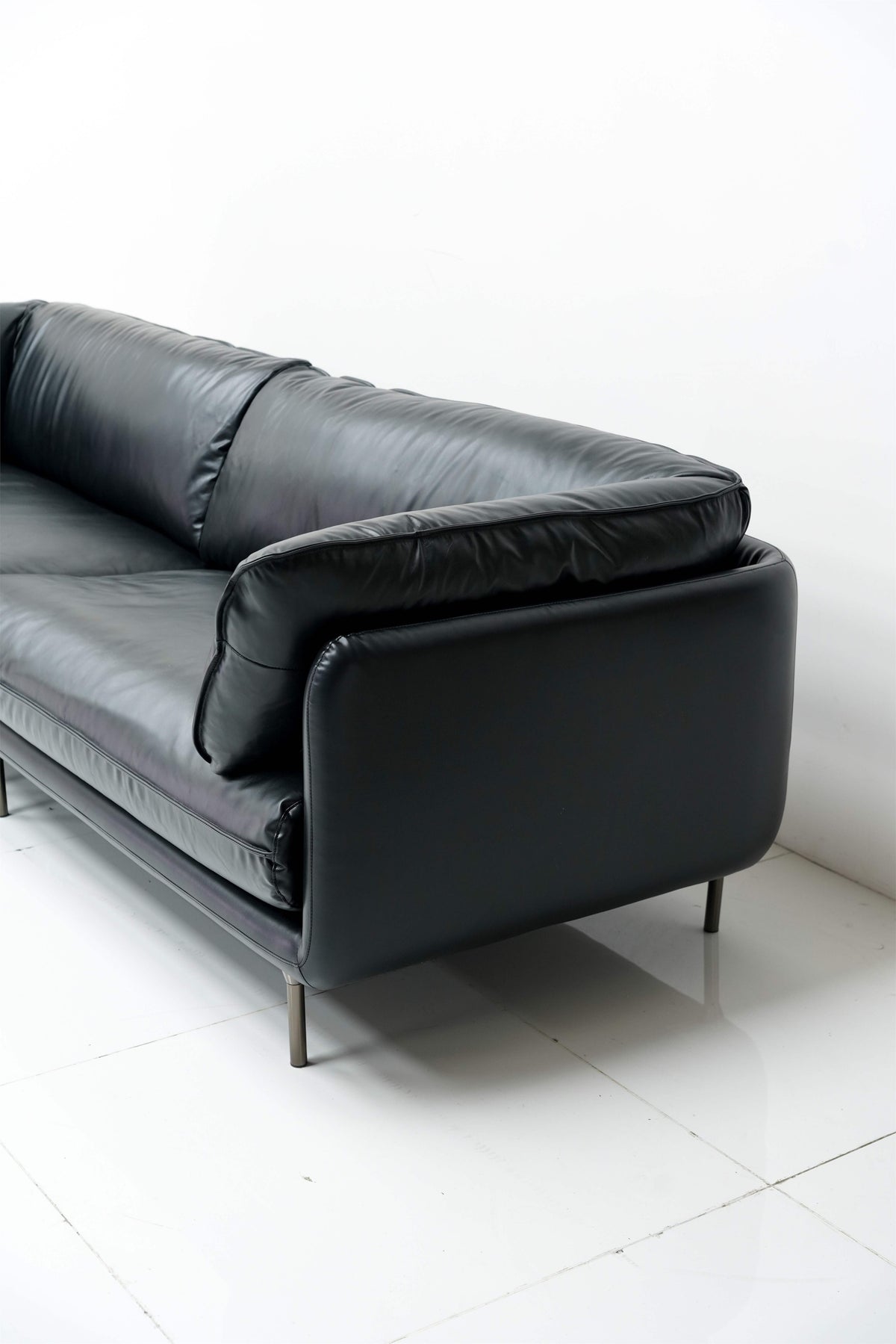 Noir Leather Lounge Sofa detail image 2