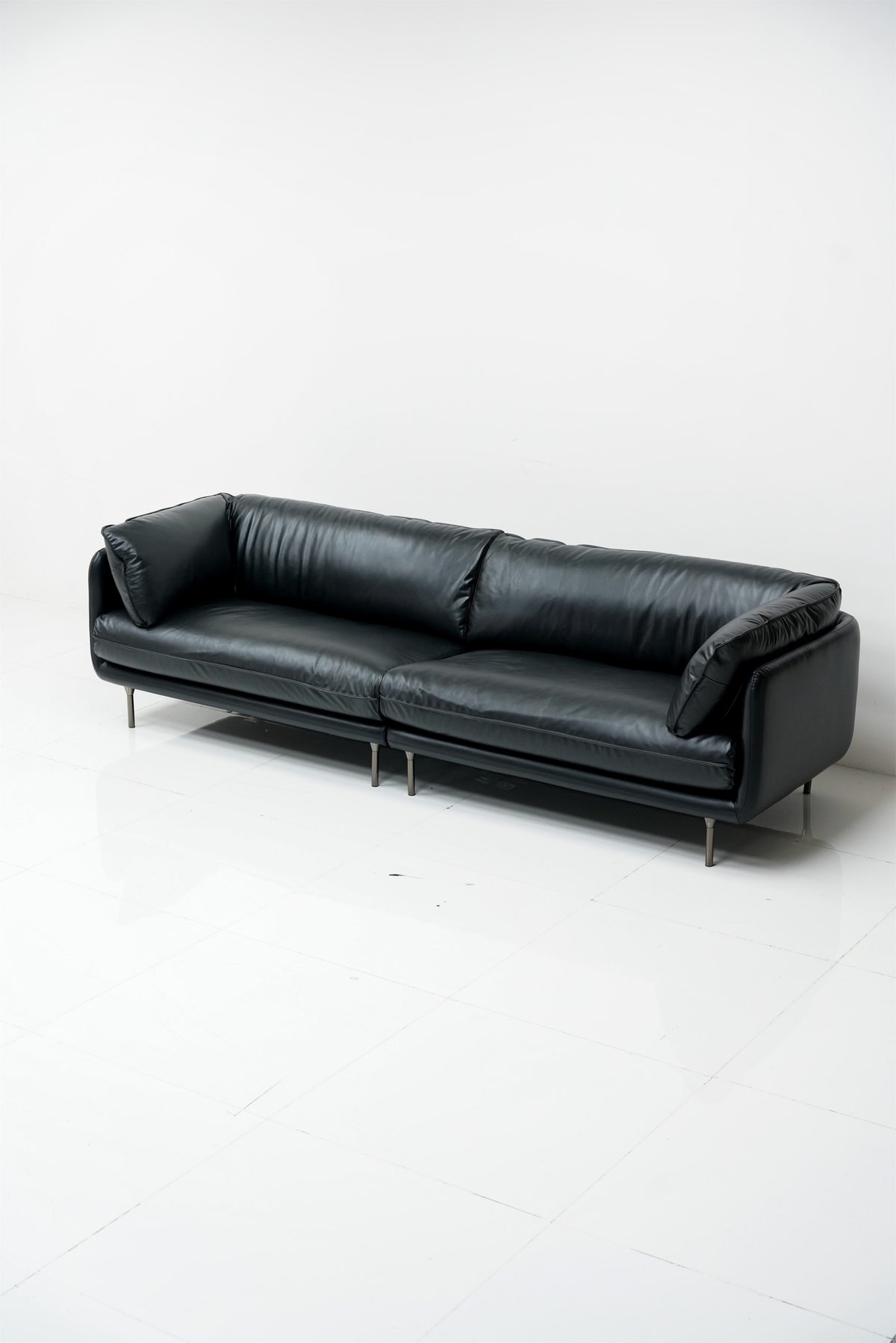 Noir Leather Lounge Sofa detail image 3