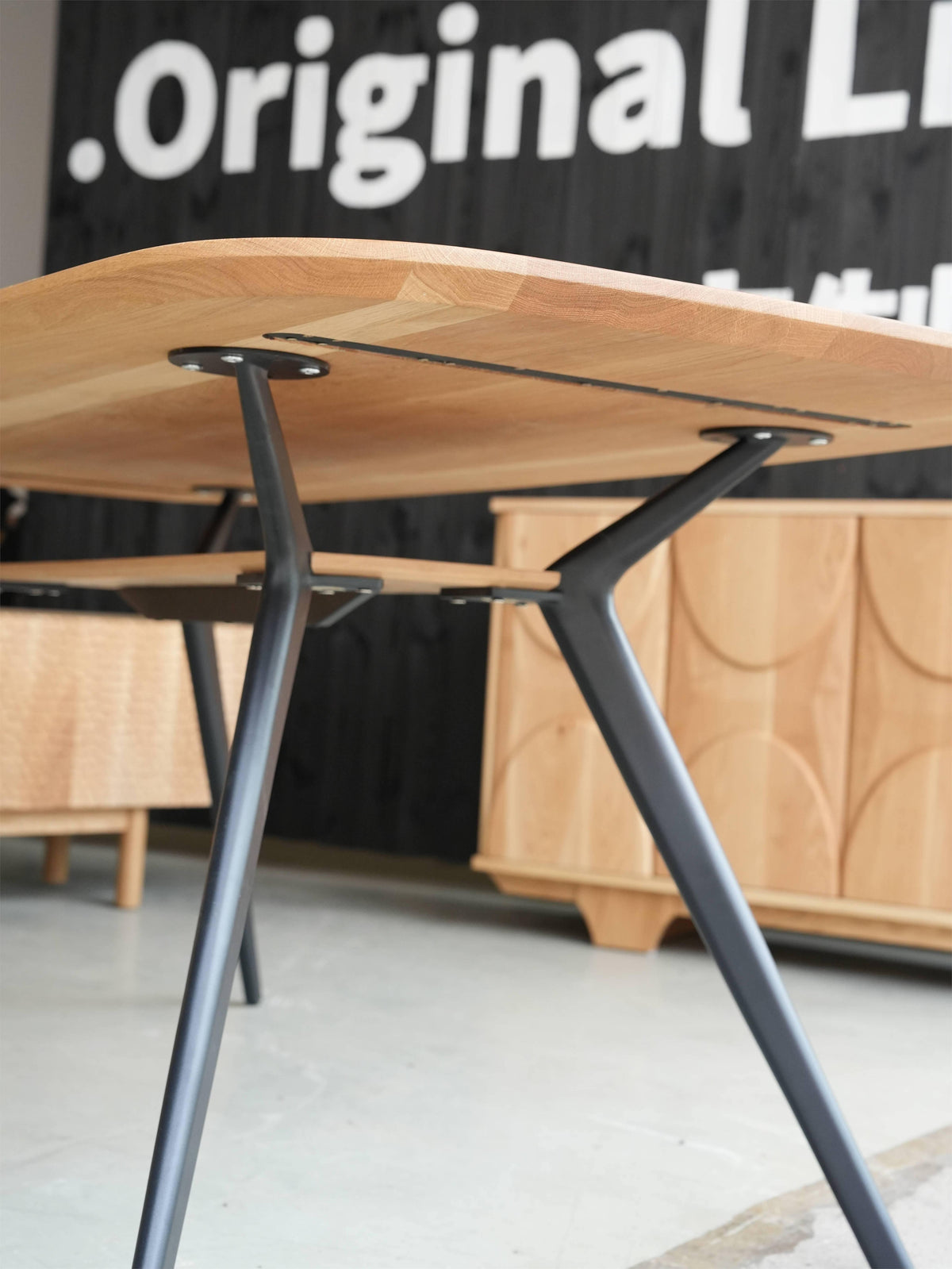Aero Oak Dining Table detail image 2