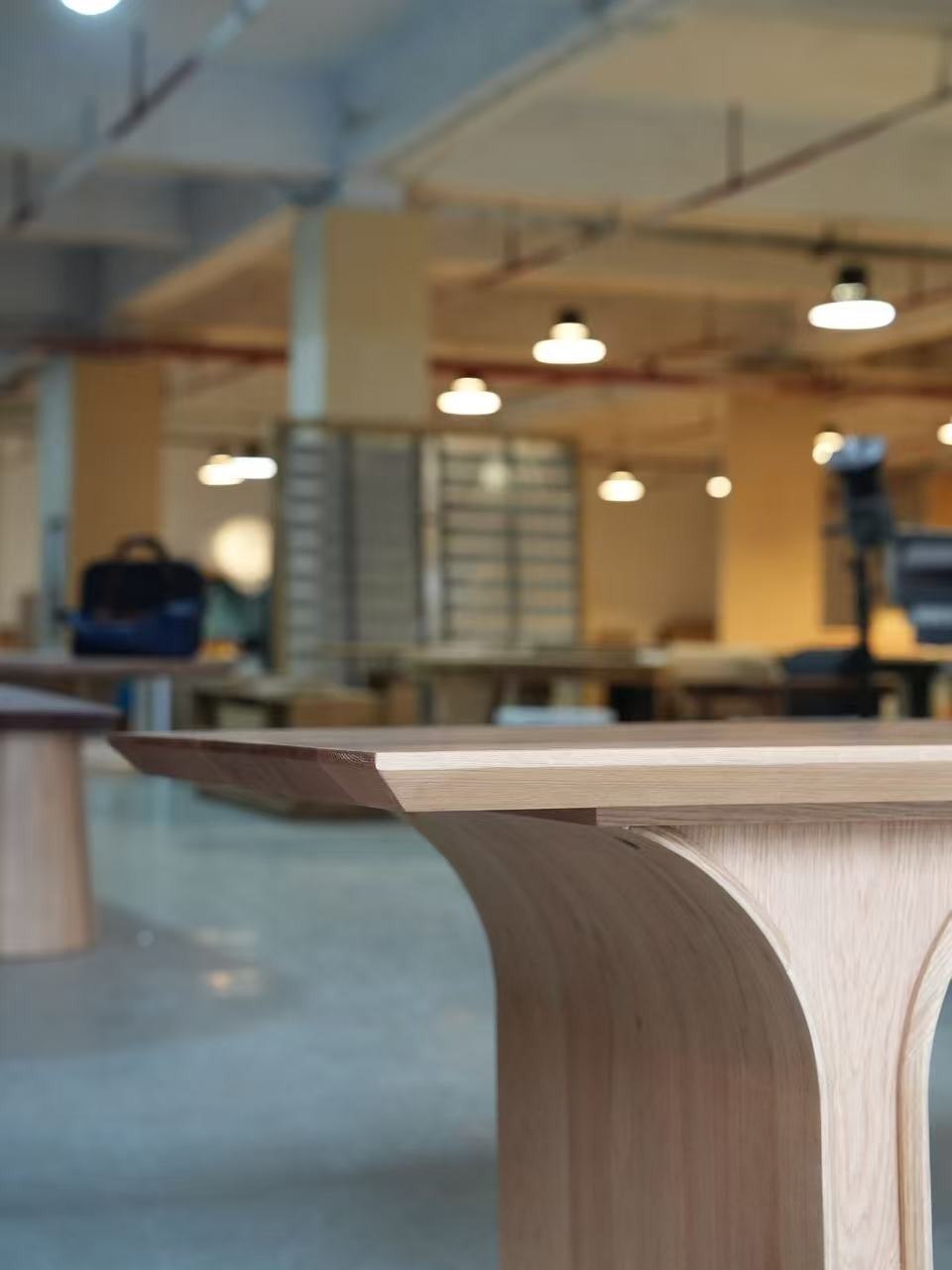Bridge Oak Dining Table detail image 2