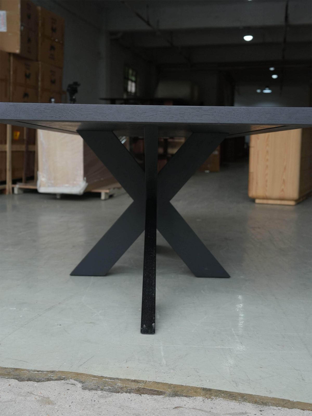 Noir Barrel Dining Table detail image 3