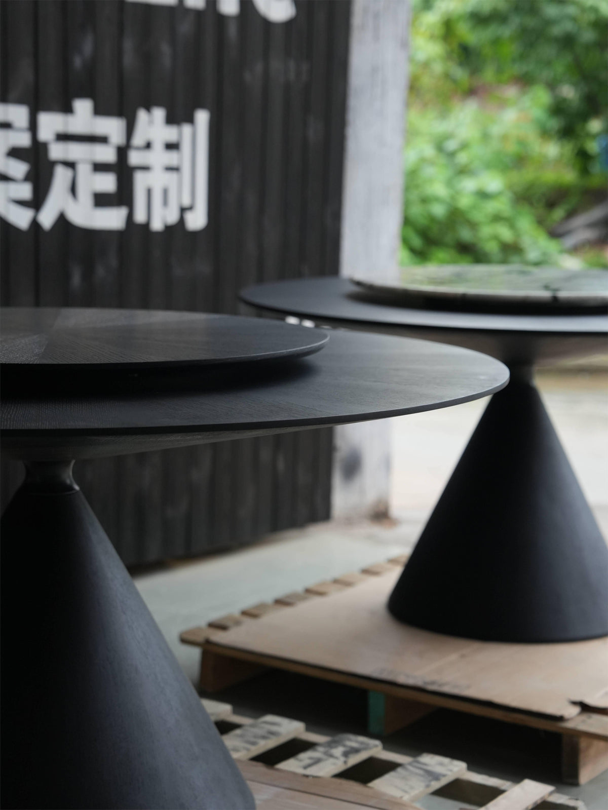 Noir Barrel Dining Table detail image 4